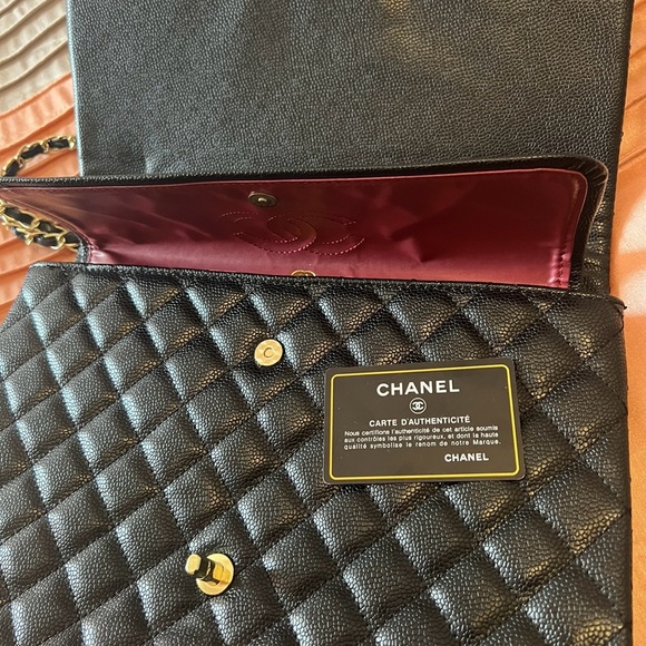 Chanel Caviar Quilted Maxi Double Flap Black purse. 100% Authentic - Picture 3 of 4